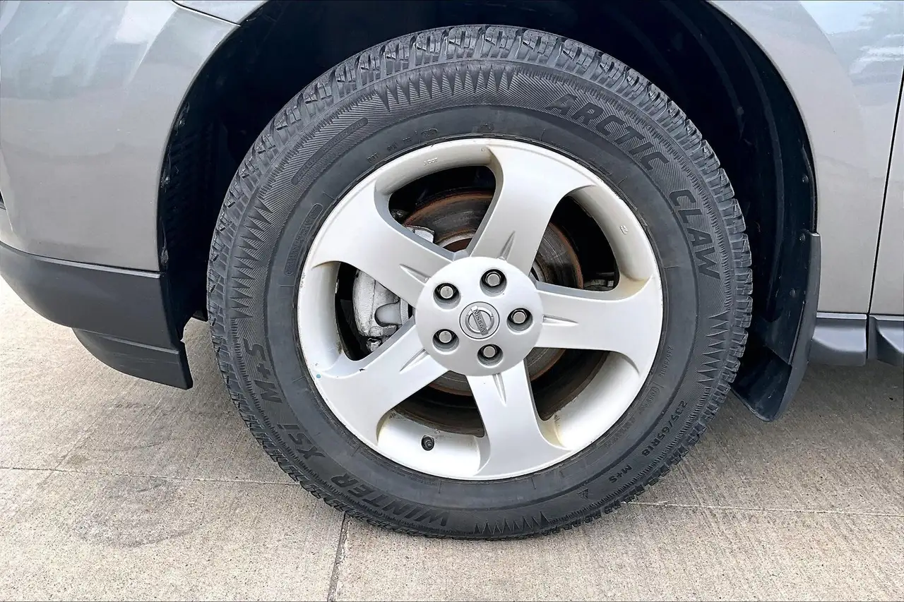 Nissan Pathfinder photo Nissan Pathfinder