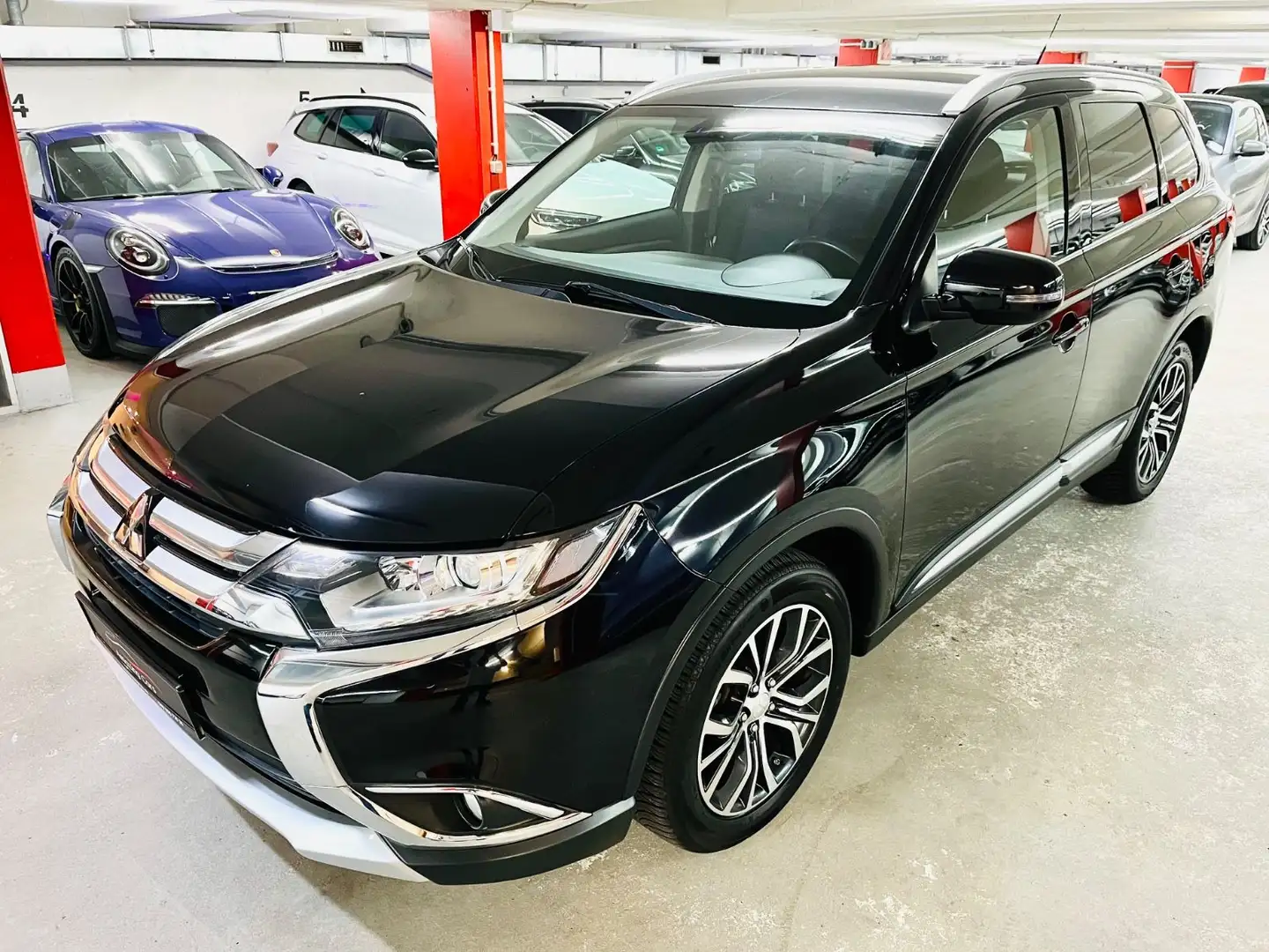 Mitsubishi Outlander 2.2 DI-D Plus 4WD Automatik 7-Sitzer Schwarz - 1