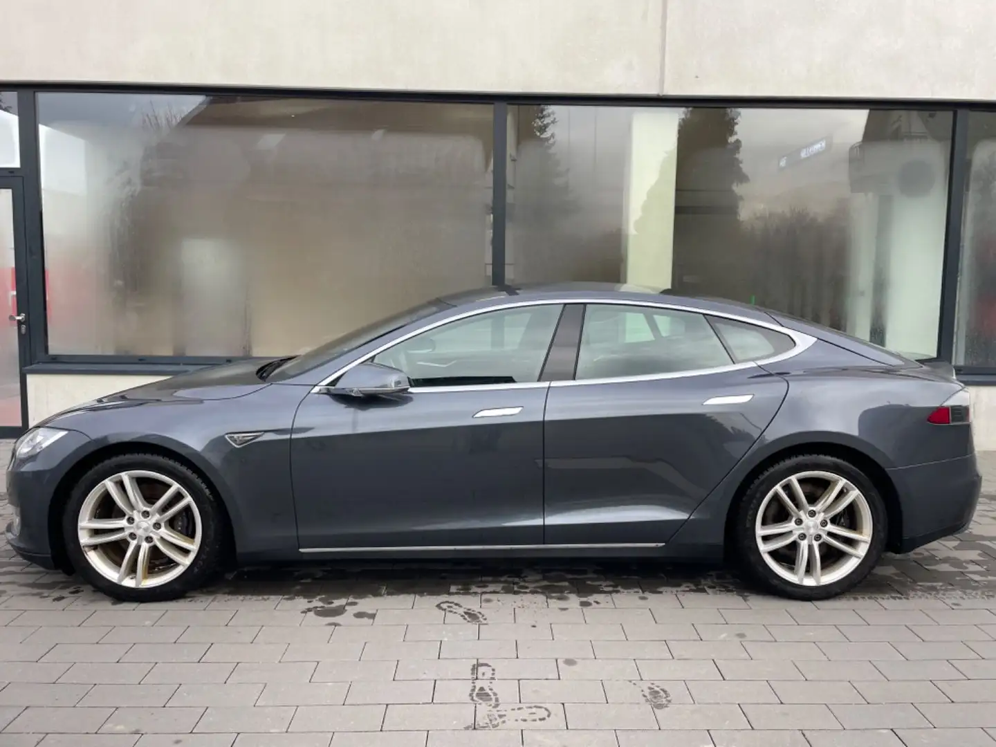 Tesla Model S FREE CHARGING 421 PS Allrad Schwarz - 2