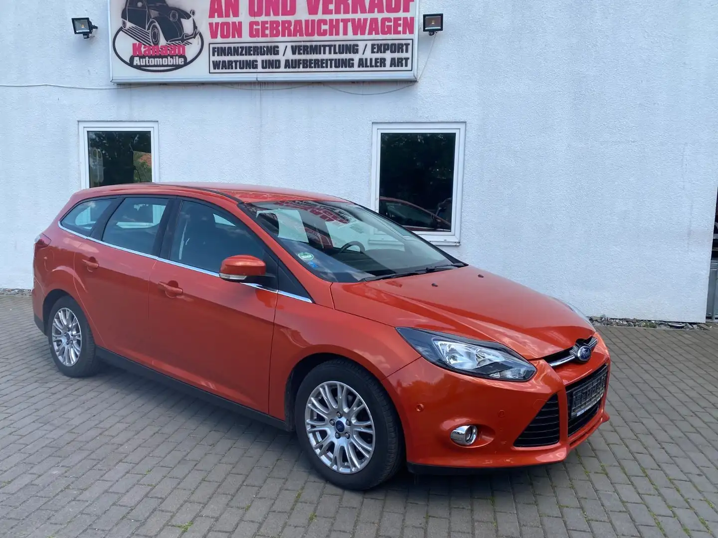 Ford Focus Turnier Titanium 1.6 TDCI Klimaautomatik Rot - 1