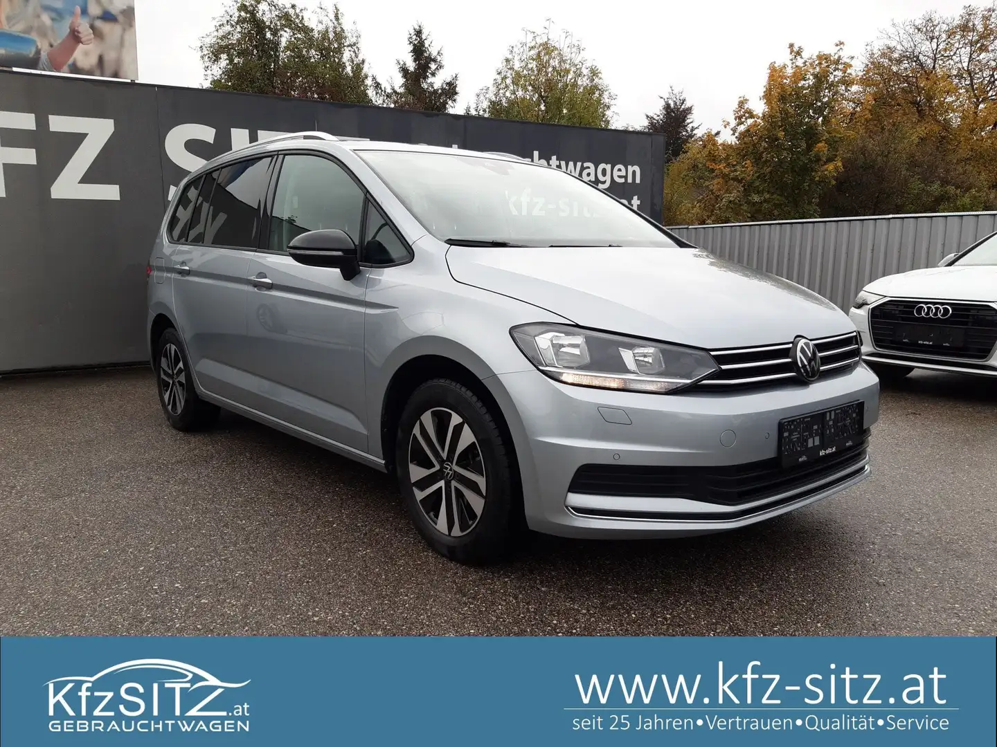 Volkswagen Touran 1,5 TSI Energy | NP € 50.900 Silber - 1