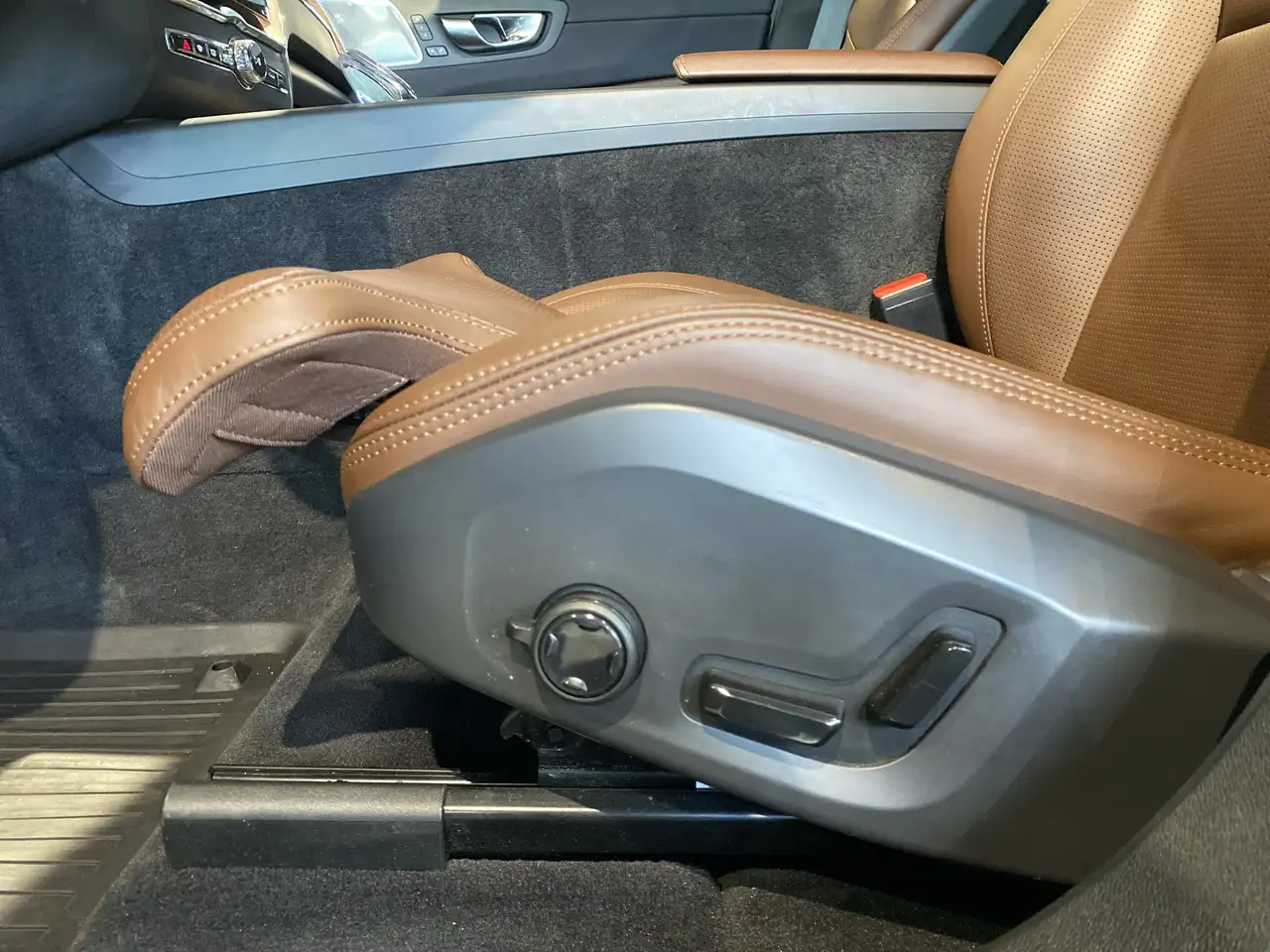 Volvo XC60 снимка Volvo XC60