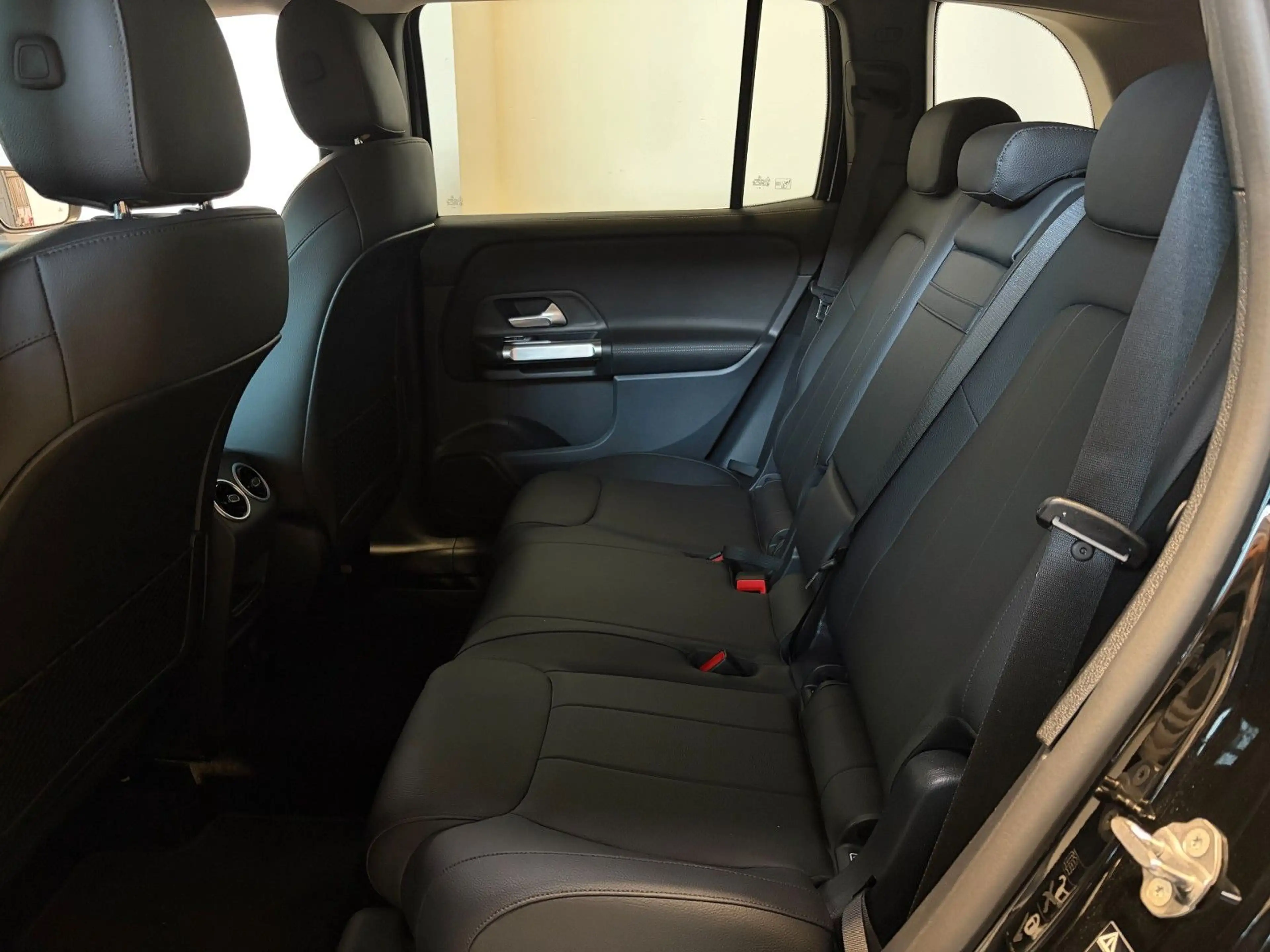 Mercedes-Benz GLB 250 4Matic 2.0 *360°, Anhängerkupplung* — photo 8