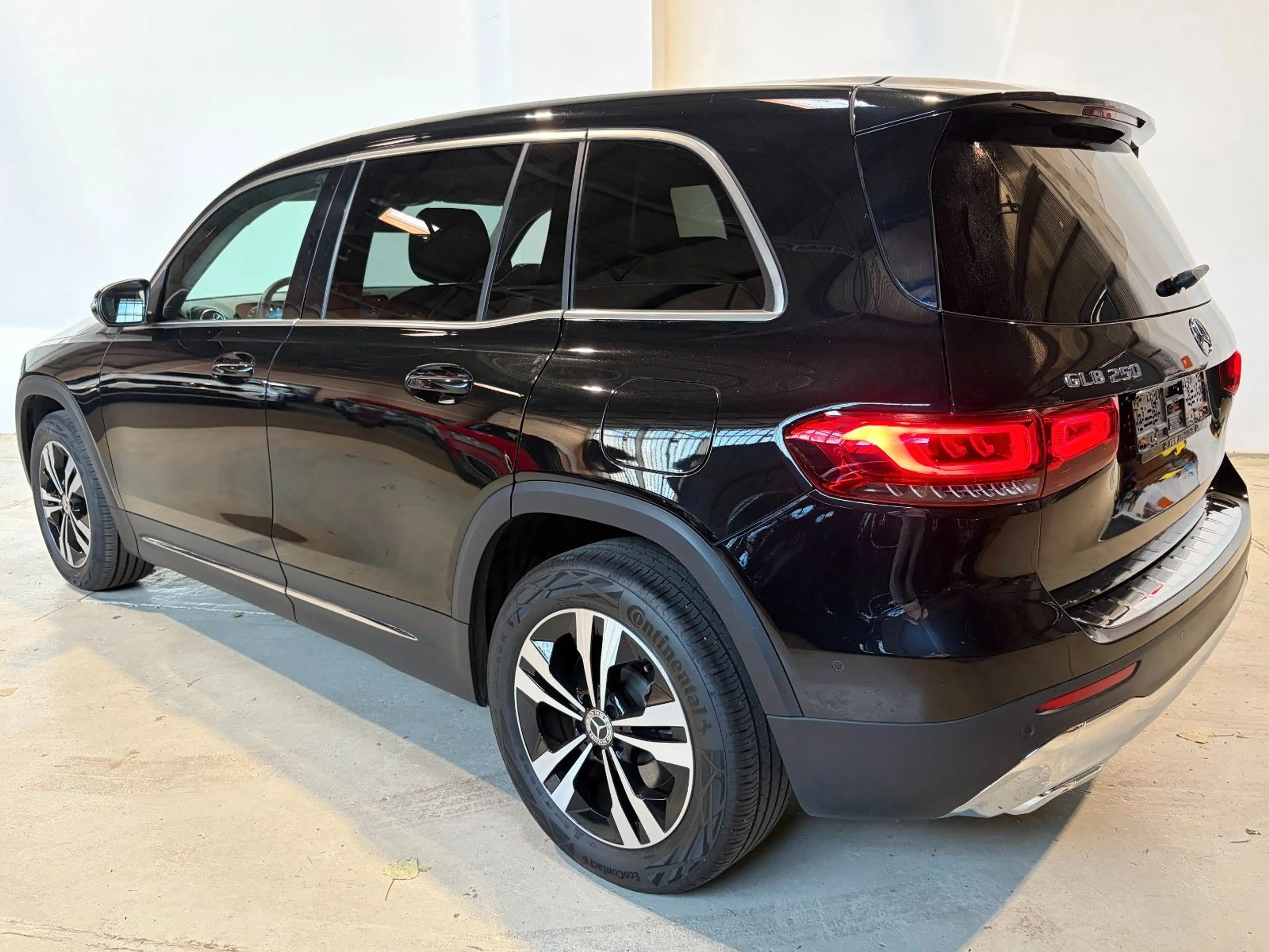 Mercedes-Benz GLB 250 4Matic 2.0 *360°, Anhängerkupplung* — photo 3