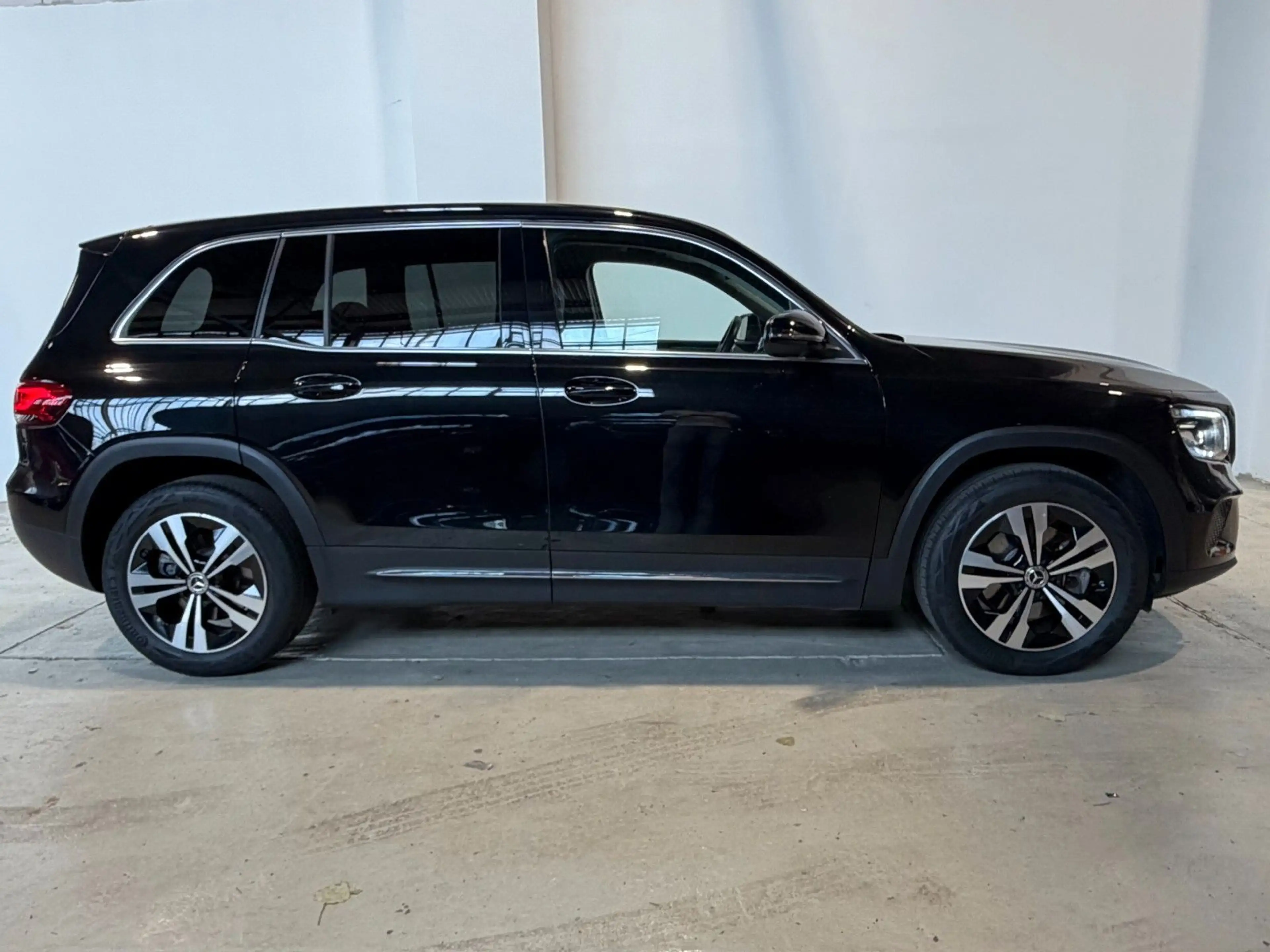 Mercedes-Benz GLB 250 4Matic 2.0 *360°, Anhängerkupplung* — photo 6