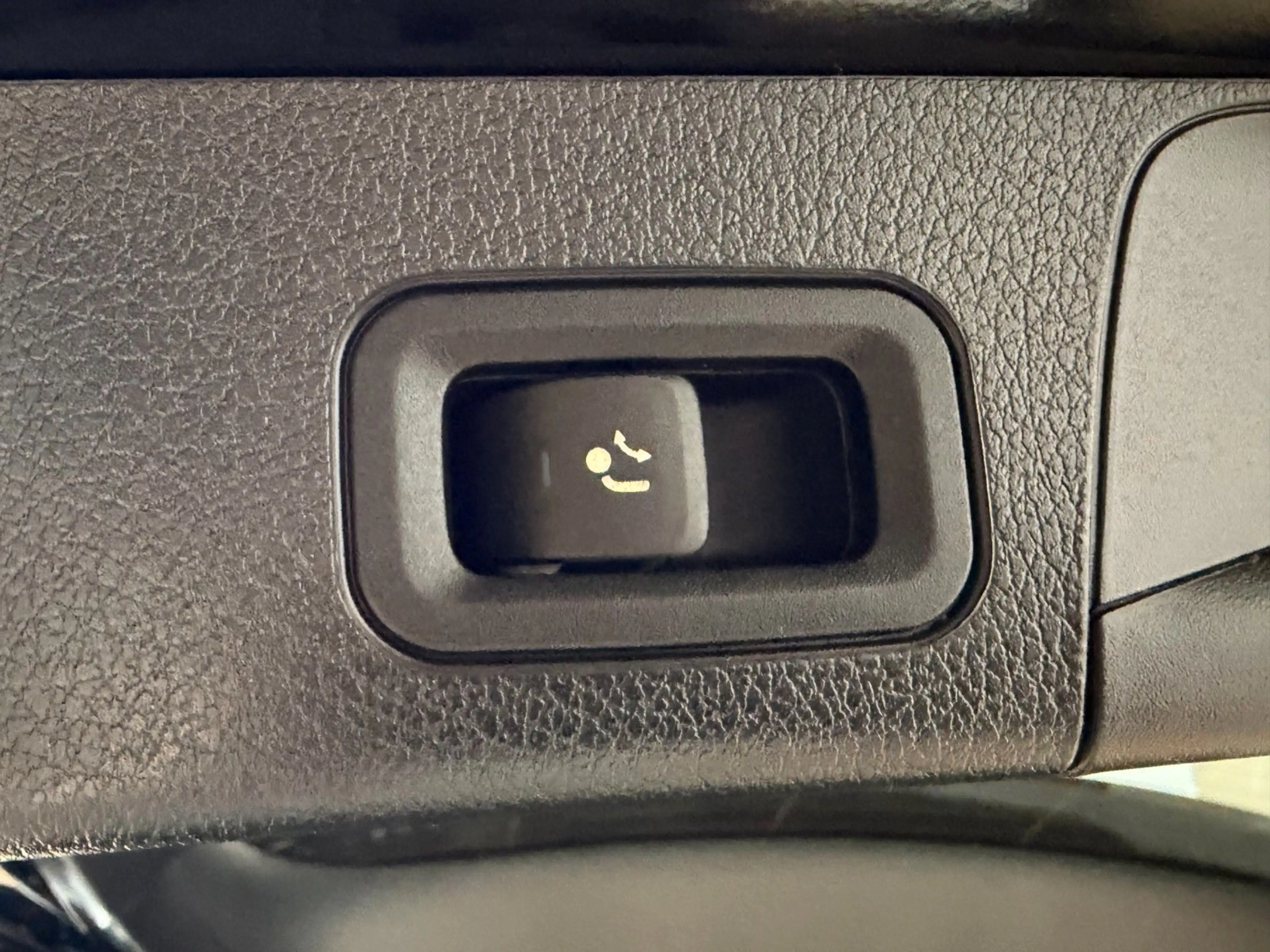 Mercedes-Benz GLB 250 4Matic 2.0 *360°, Anhängerkupplung* — photo 14