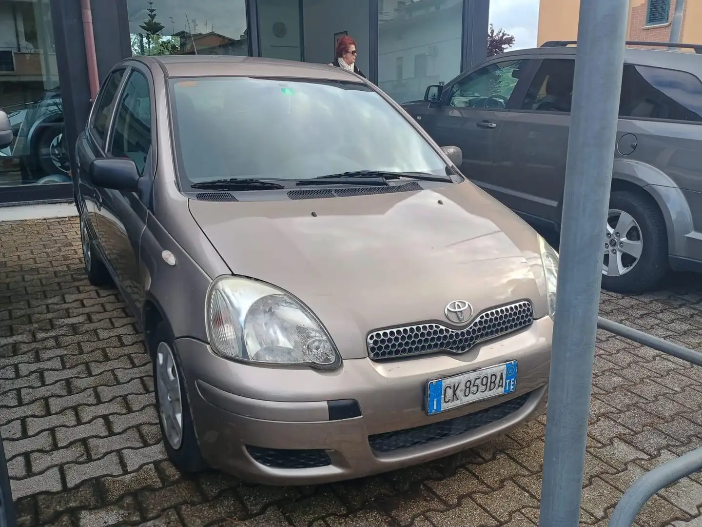 Toyota Yaris 5p 1.0 Sol Bronzo - 1