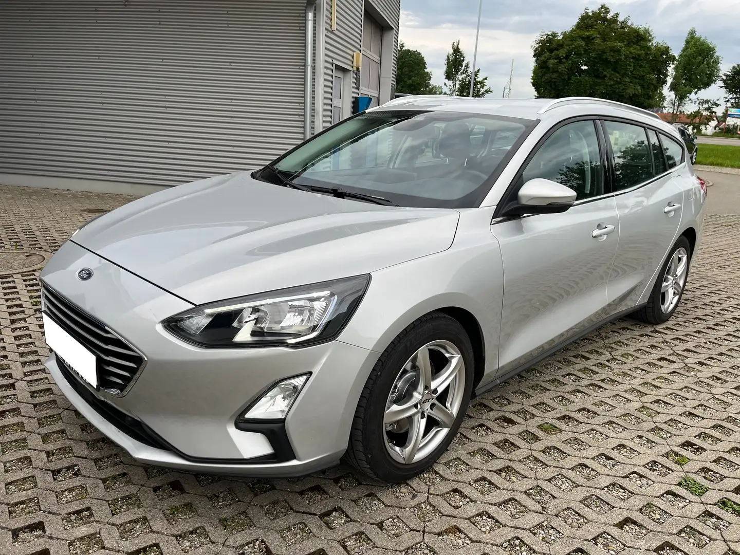 Ford Focus Turnier 1.5 EcoBlue Start-Stopp-System TITANIUM Argent - 2