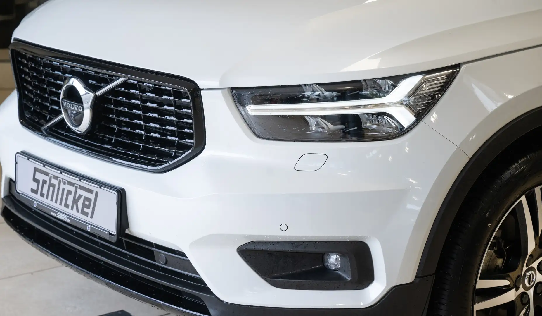 Volvo XC40 T5 R Design Recharge Plug-In Hybrid 2WD White - 2