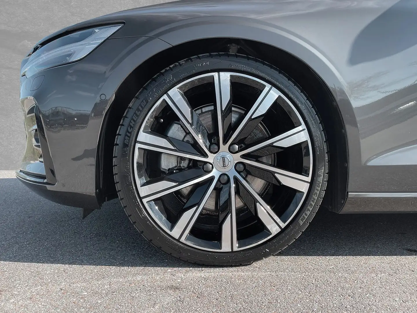 Volvo S60 B5 AWD Mild-Hybrid Ultimate Dark ACC BLIS SD Grau - 2