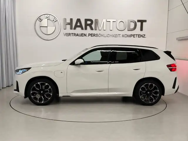 BMW X3 view 3