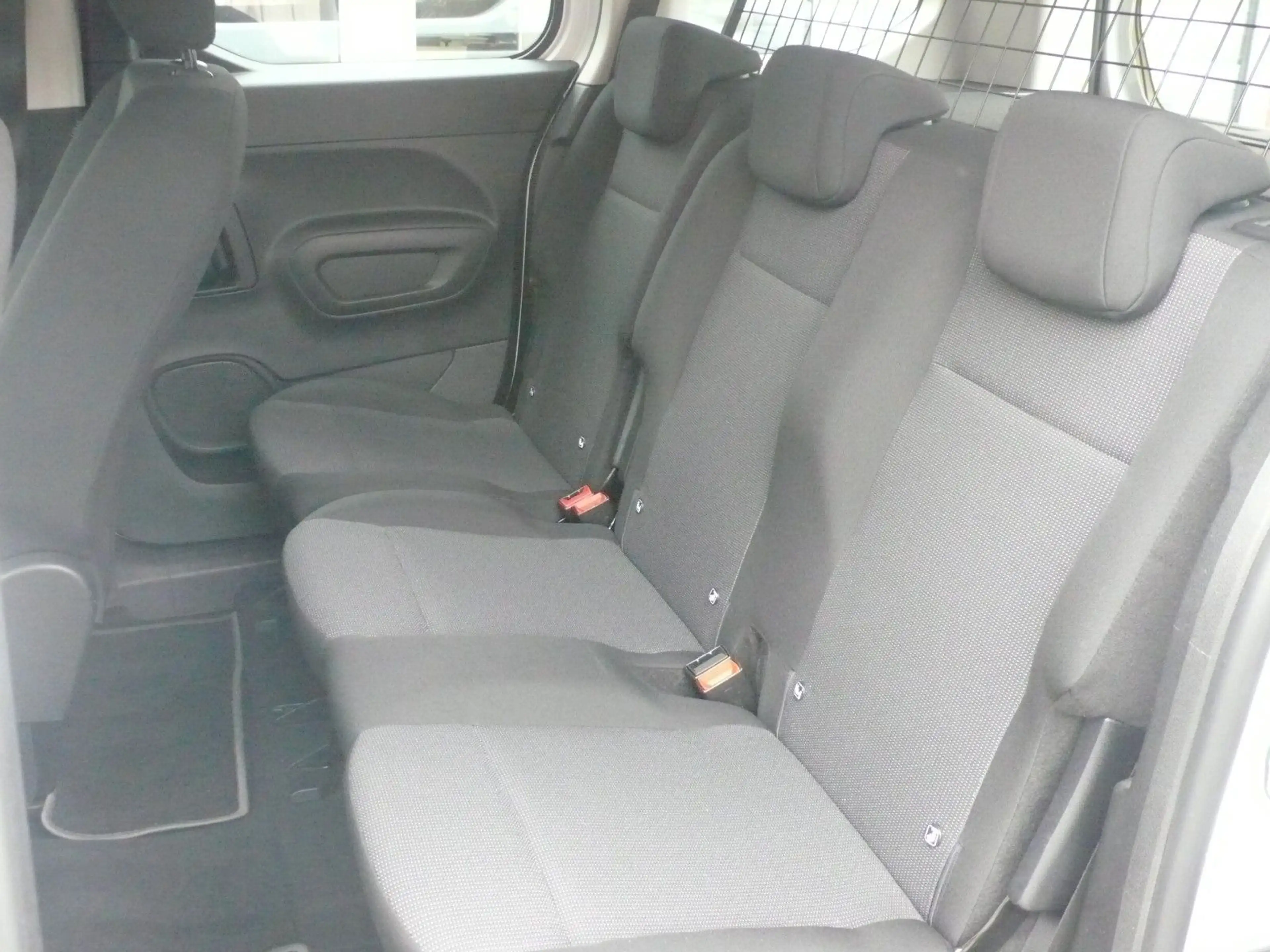 Peugeot Rifter Pure Tec 110 L1 Active Pack nur 17.105 KM — photo 7