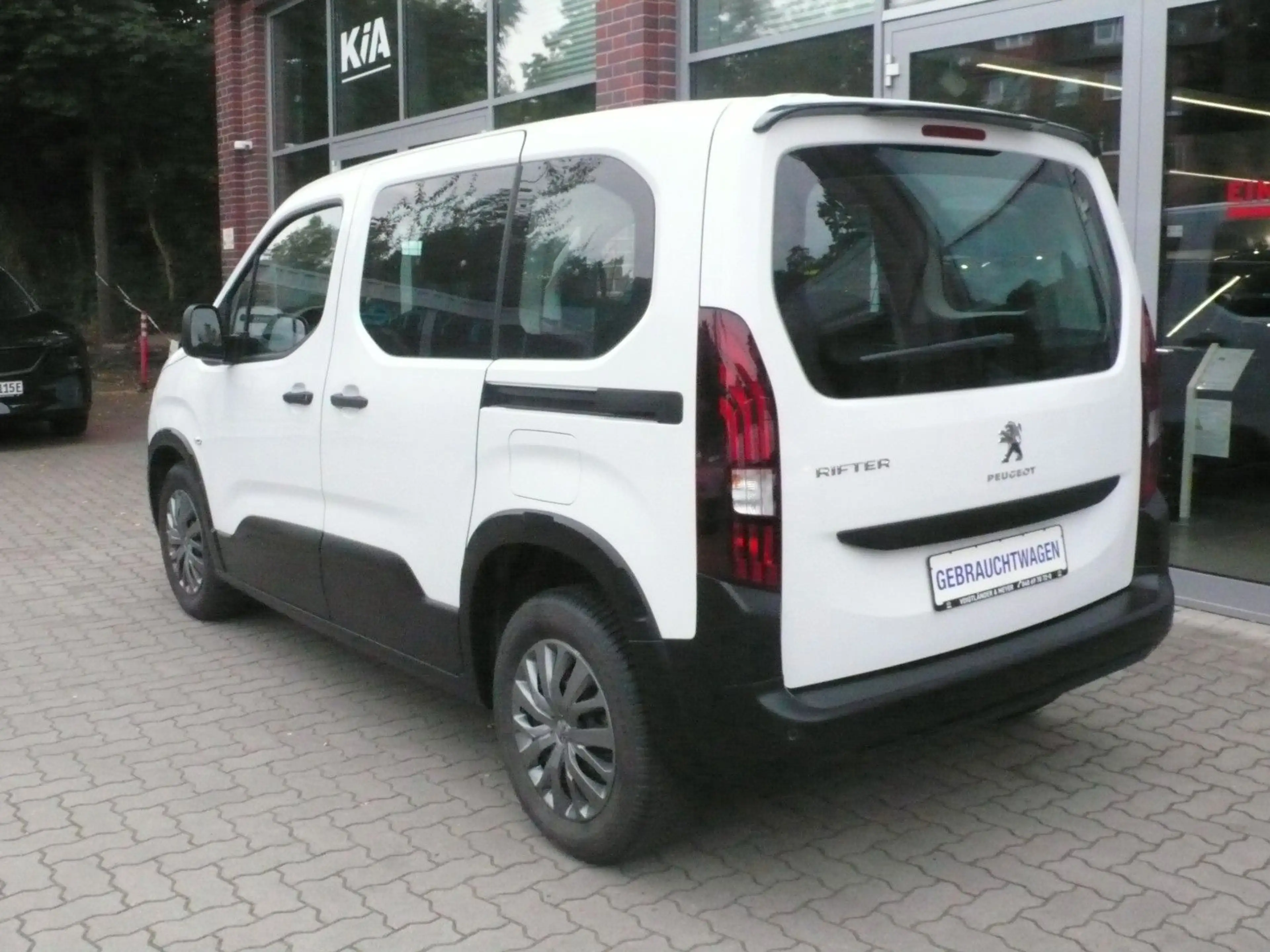 Peugeot Rifter Pure Tec 110 L1 Active Pack nur 17.105 KM — photo 4