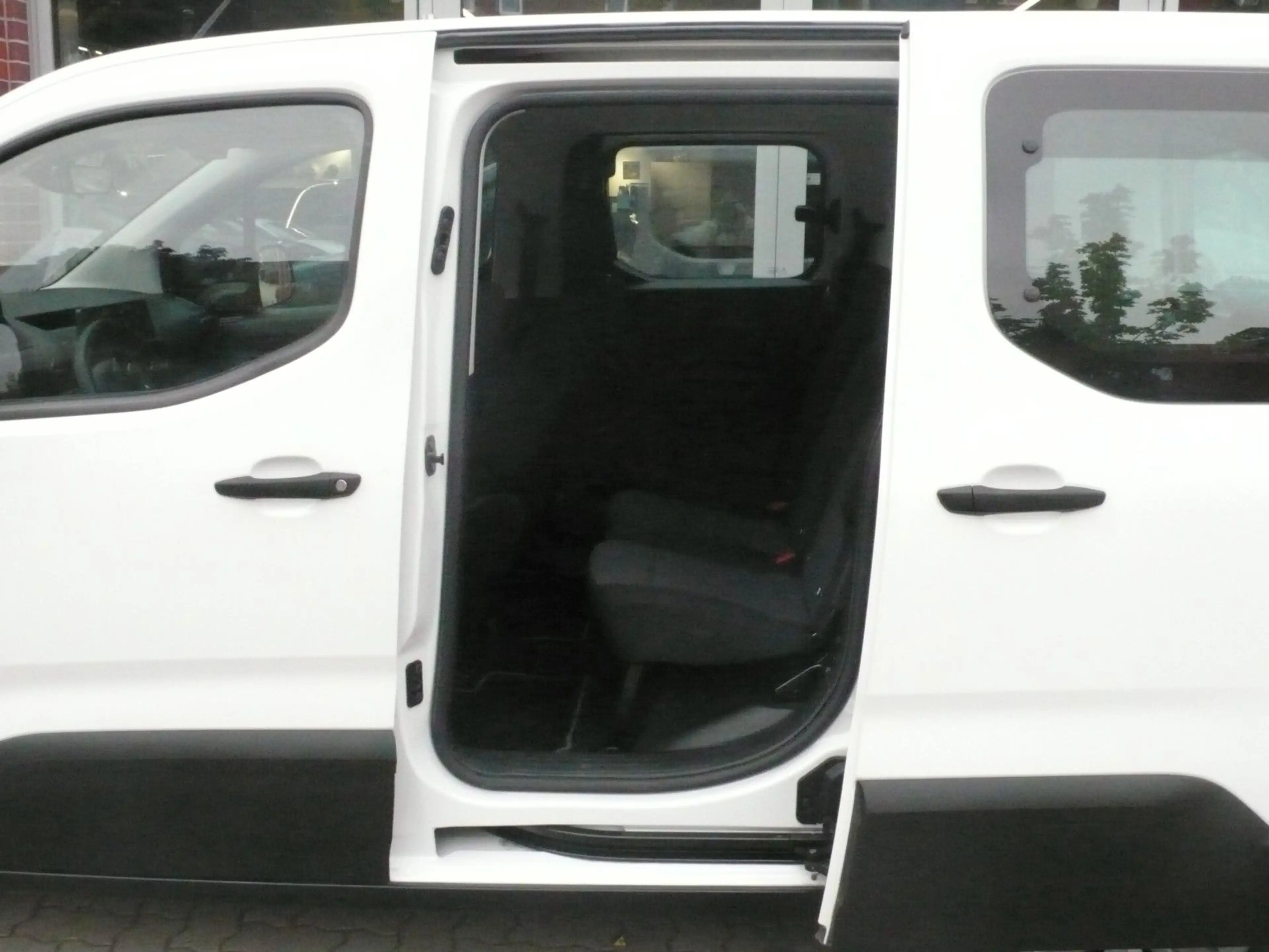 Peugeot Rifter Pure Tec 110 L1 Active Pack nur 17.105 KM — photo 9