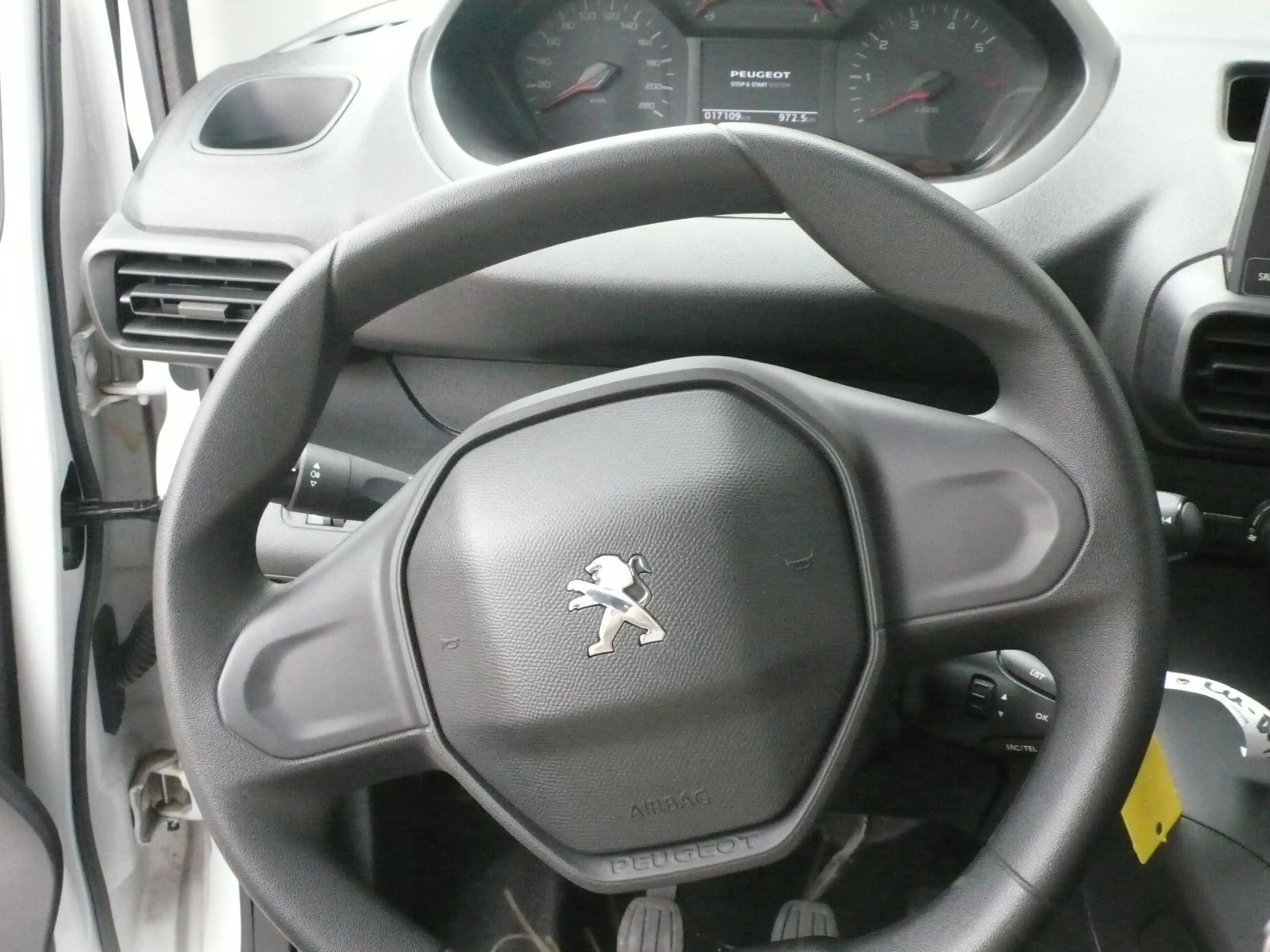 Peugeot Rifter Pure Tec 110 L1 Active Pack nur 17.105 KM — photo 10
