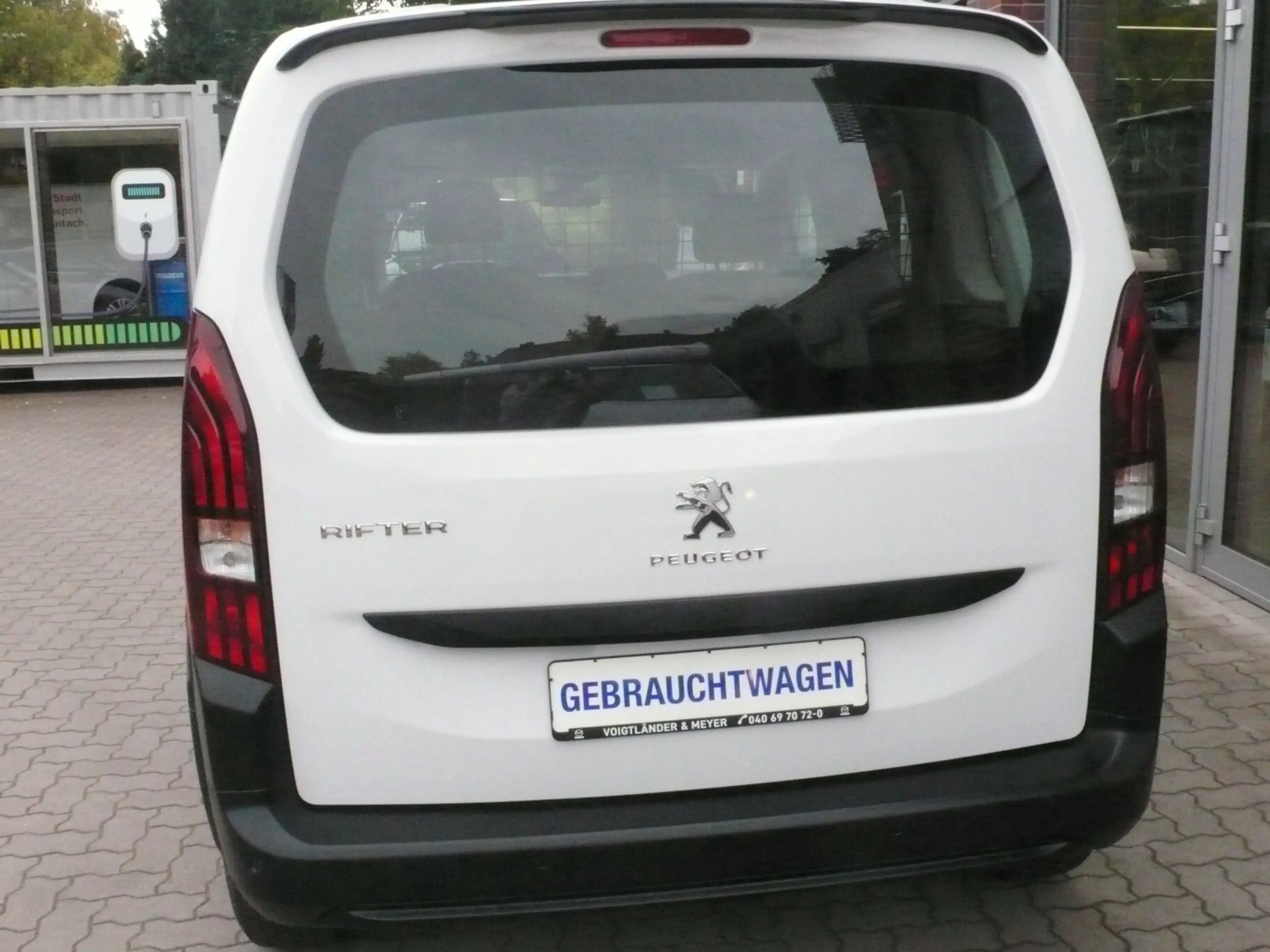 Peugeot Rifter Pure Tec 110 L1 Active Pack nur 17.105 KM — photo 5