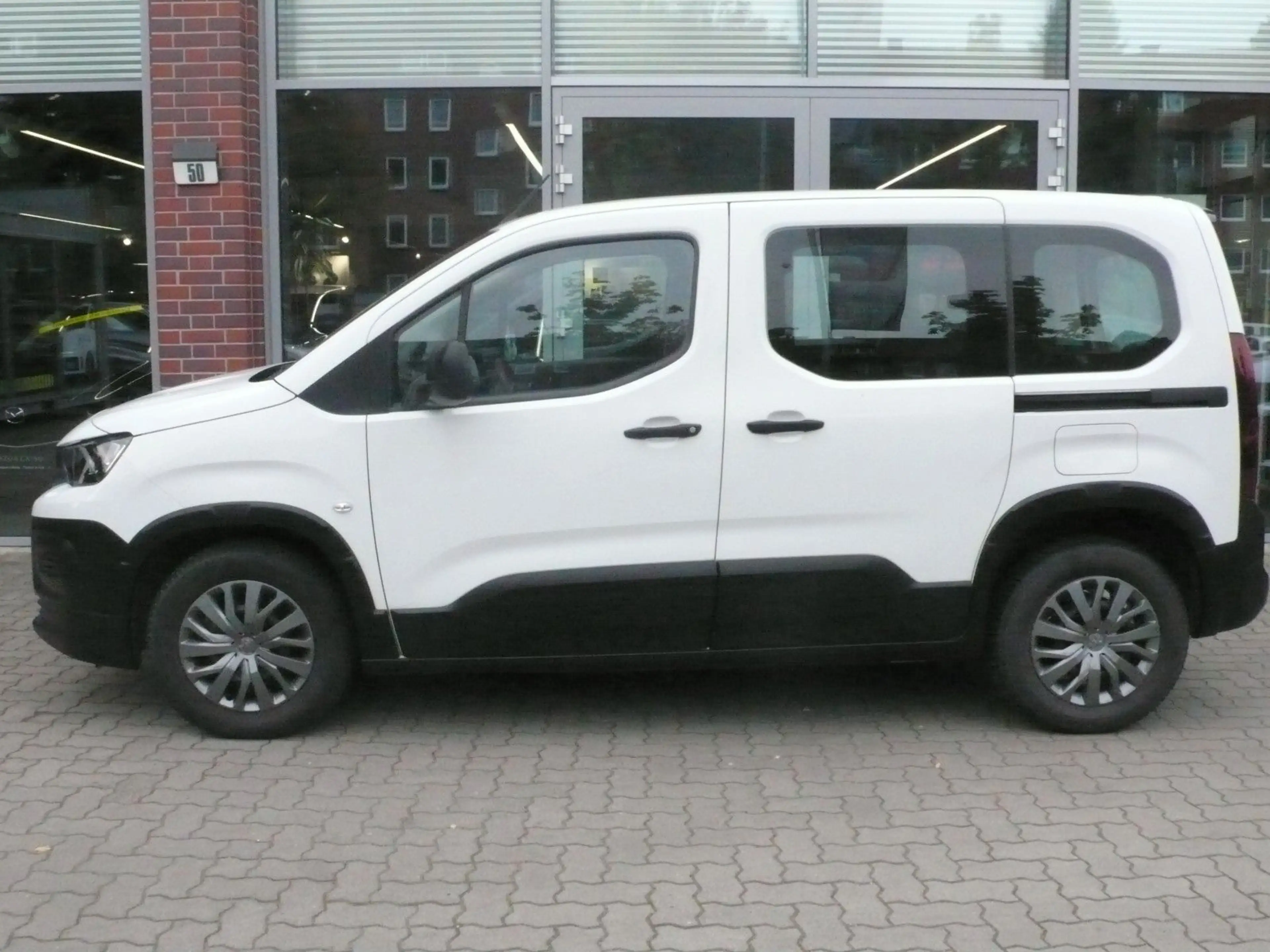 Peugeot Rifter Pure Tec 110 L1 Active Pack nur 17.105 KM — photo 3