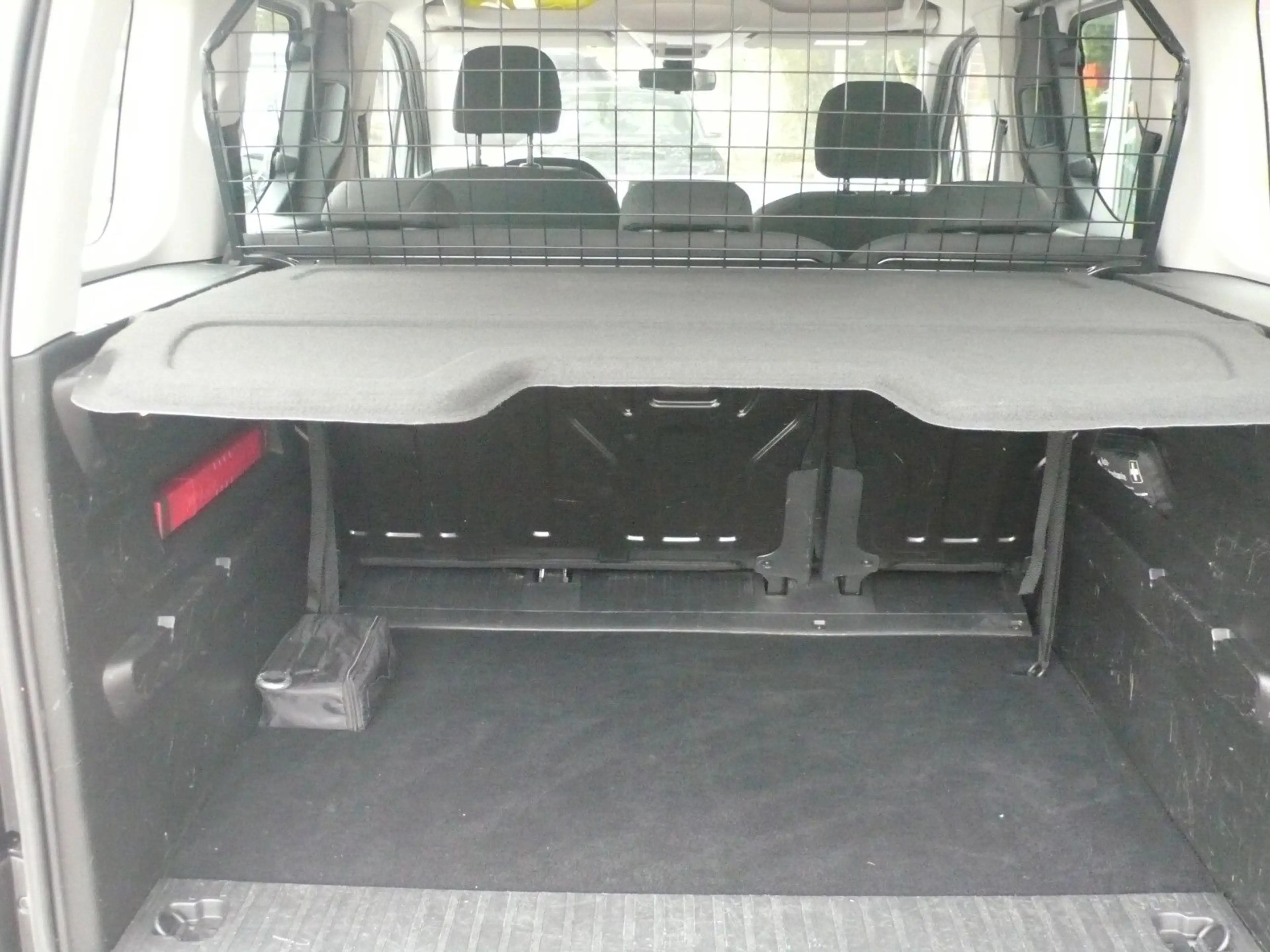 Peugeot Rifter Pure Tec 110 L1 Active Pack nur 17.105 KM — photo 6