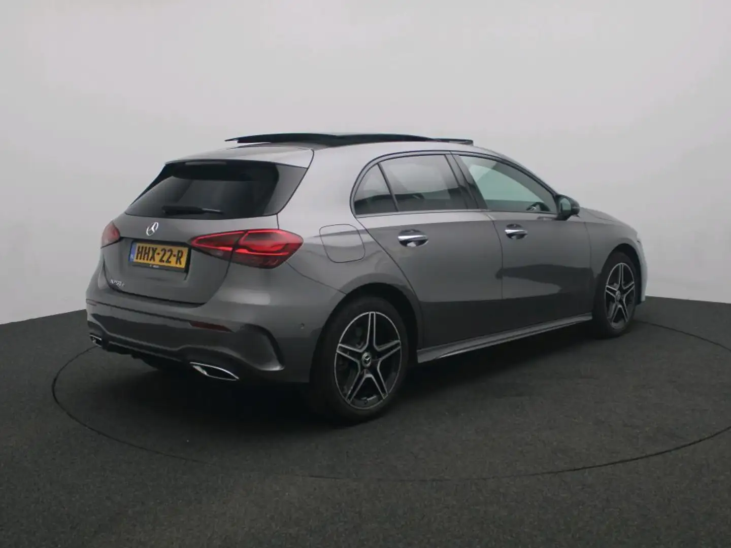 Mercedes-Benz A 250 e Star Edition AMG Line / Panoramadak/ Night/ Sfee Gris - 2