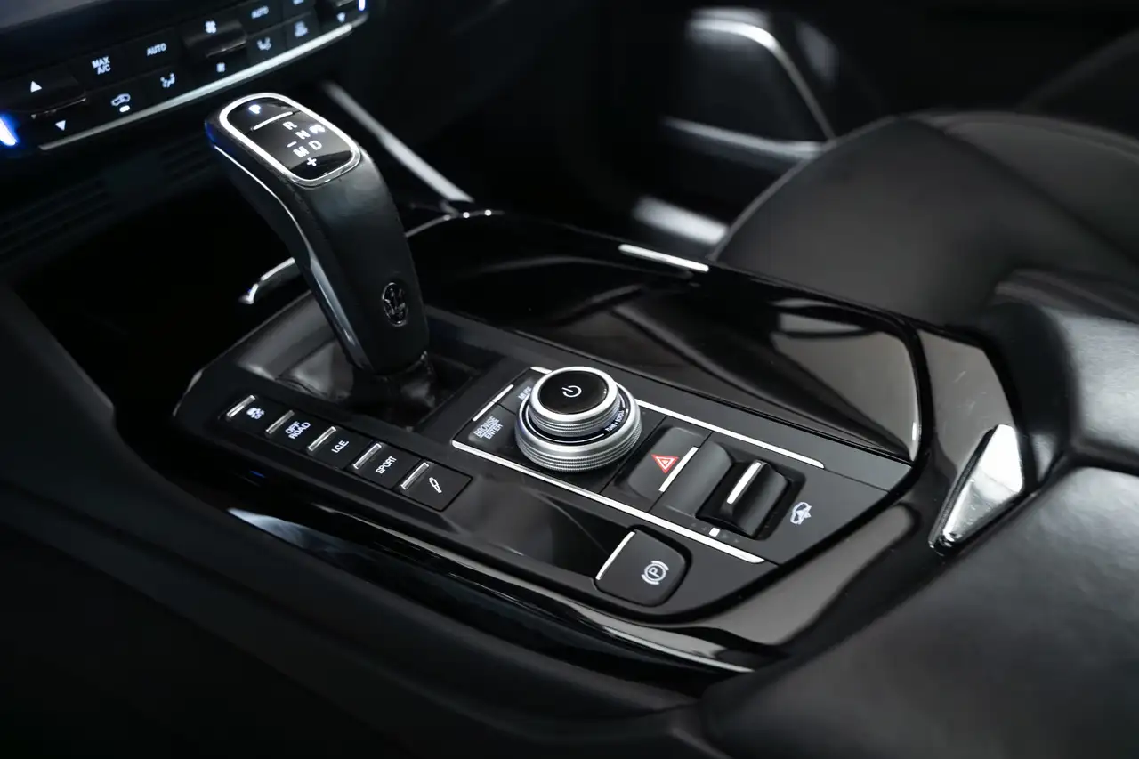 Maserati Levante снимка Maserati Levante