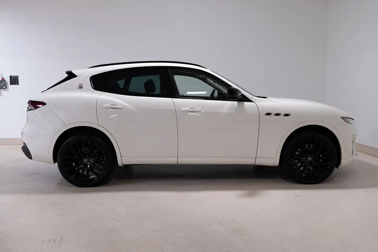 Maserati Levante снимка Maserati Levante
