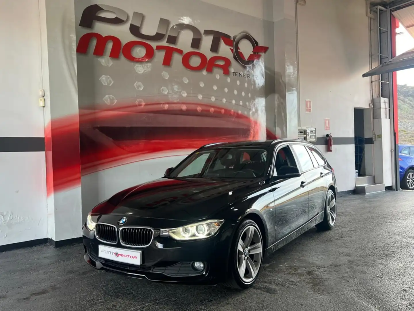 BMW 320 320d Touring Noir - 1