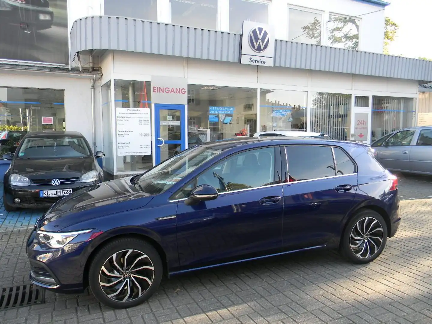 Volkswagen Golf VIII Lim. Style 1,5 TSI 6 GANG Blauw - 1