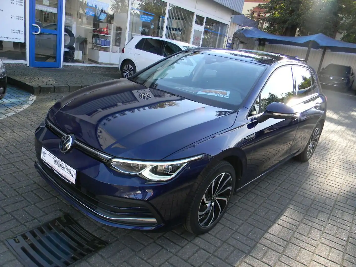 Volkswagen Golf VIII Lim. Style 1,5 TSI 6 GANG Blauw - 2
