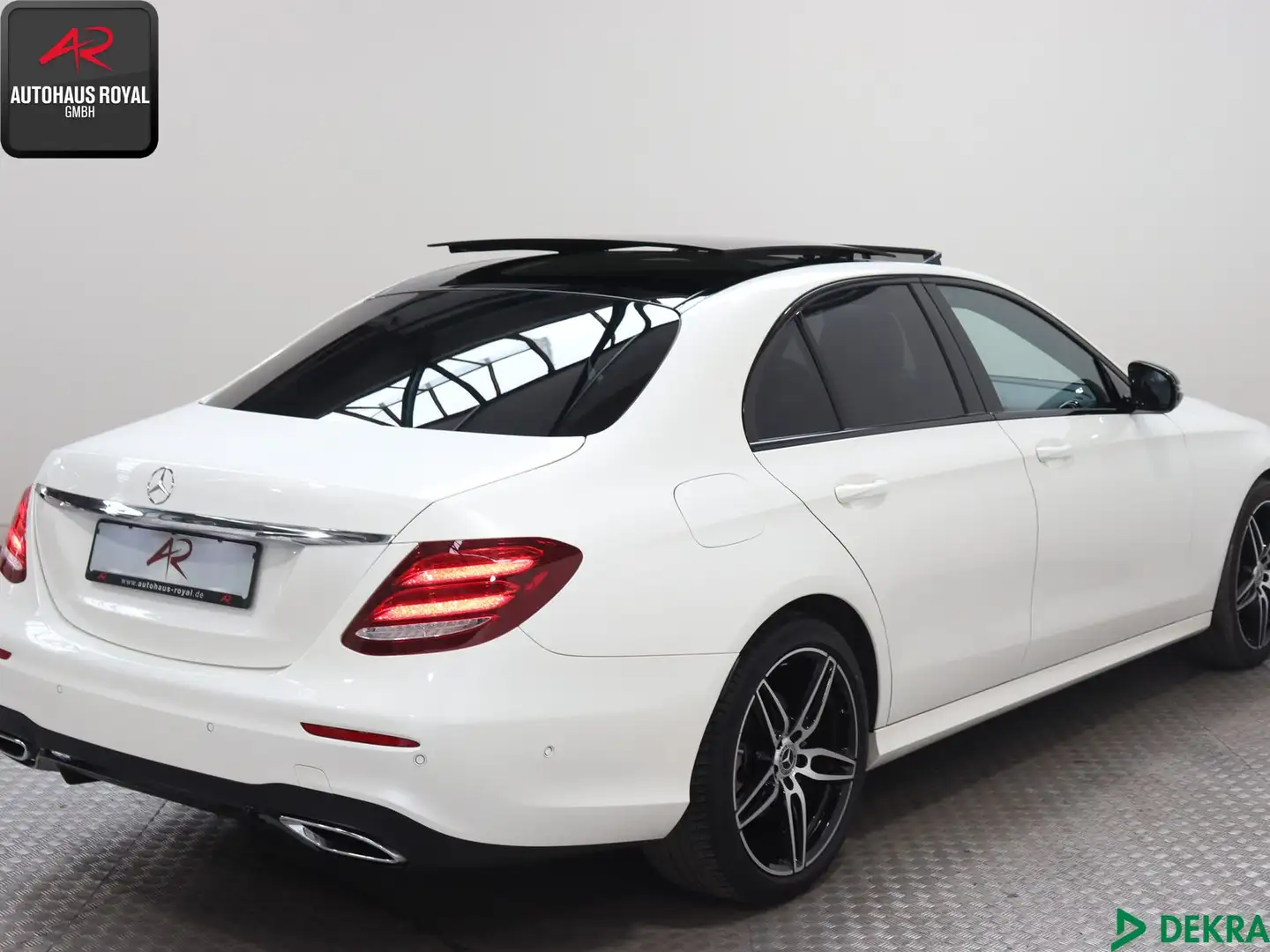Mercedes-Benz E 200 E 200 d AMG NIGHT DIAMANTWEISS,DISTRO,PANO,AHK White - 2