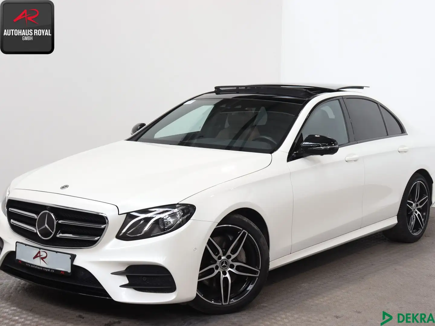 Mercedes-Benz E 200 E 200 d AMG NIGHT DIAMANTWEISS,DISTRO,PANO,AHK White - 1