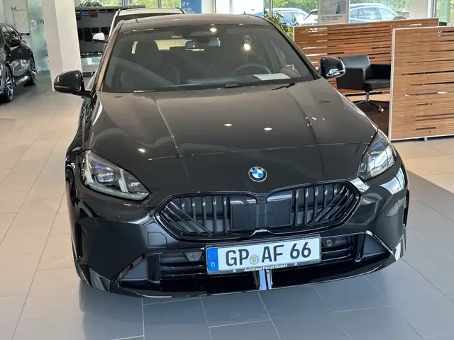 BMW 1 Series view 14