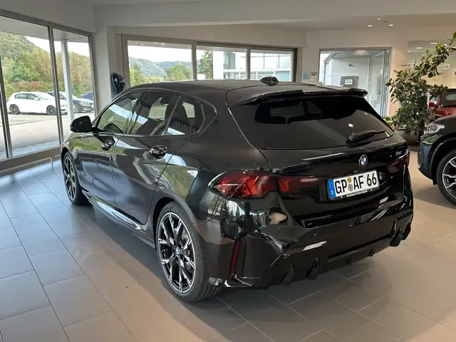 BMW 1 Series view 8