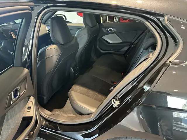 BMW 1 Series view 5