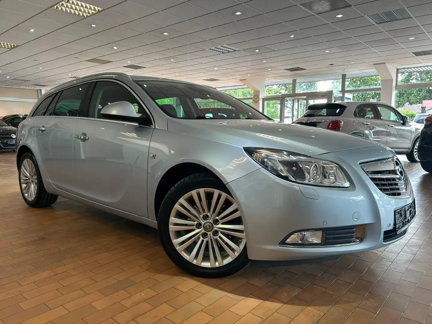 Opel Insignia A Sports Tourer Innovation 4x4 Silber - 1