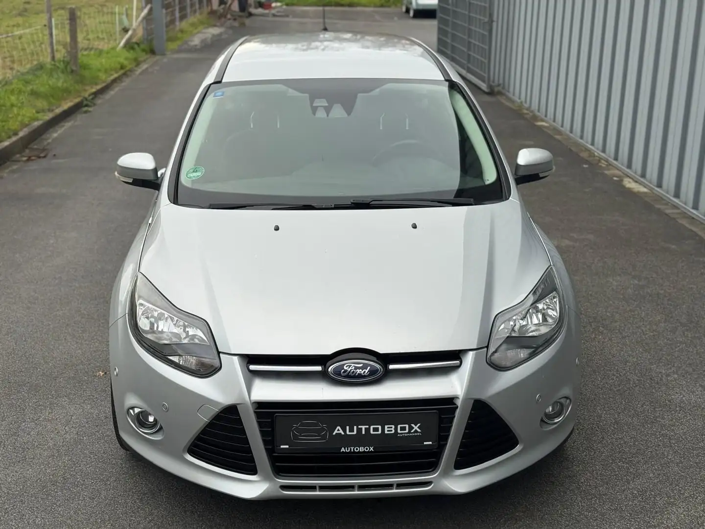 Ford Focus Turnier 1,6 TDCi Titanium*NAVI* Silber - 2