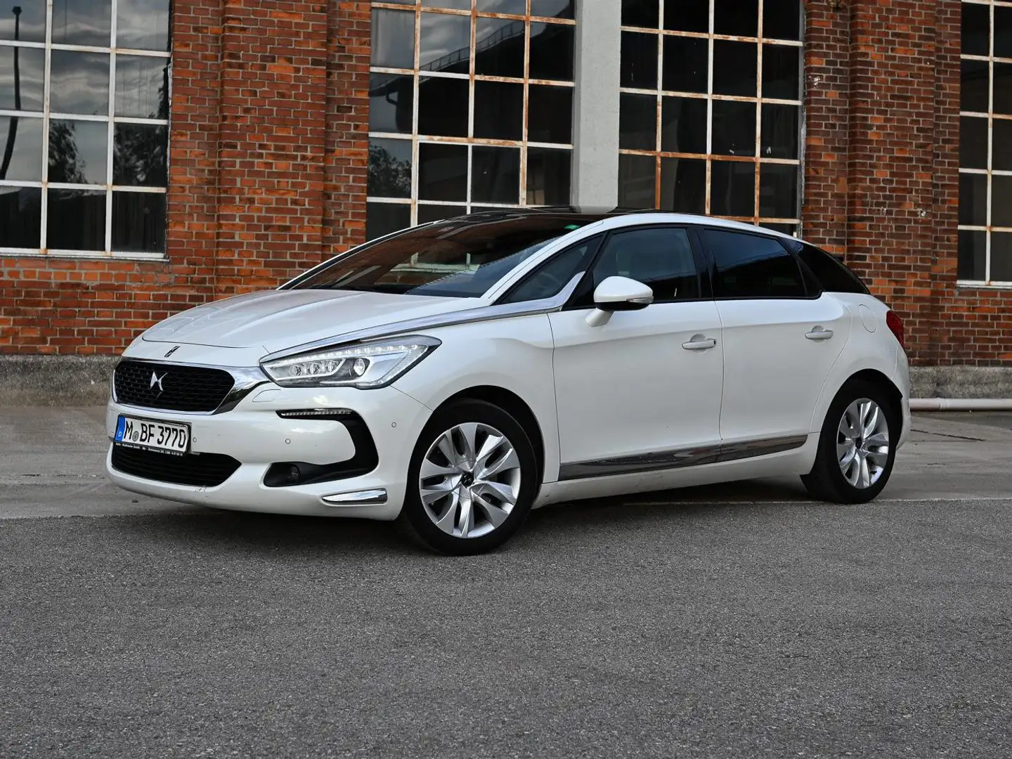 DS Automobiles DS 5 DS5 2.0 BlueHDi 181 PS Weiß - 1