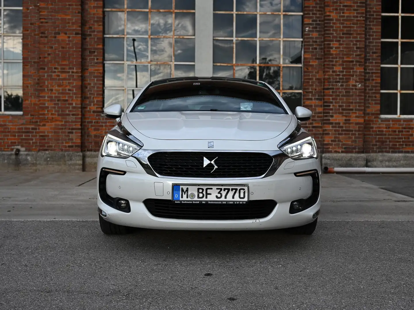 DS Automobiles DS 5 DS5 2.0 BlueHDi 181 PS Weiß - 2
