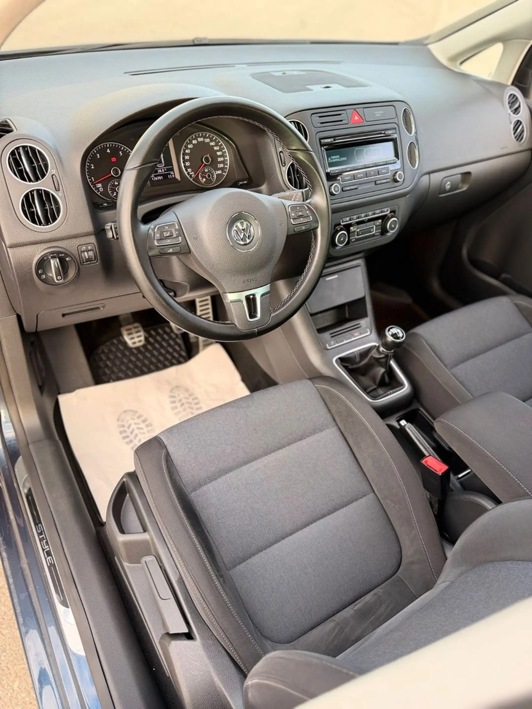 Volkswagen Golf Plus VI Style 1.2TSI PDC SHZ Schiebedach — photo 12