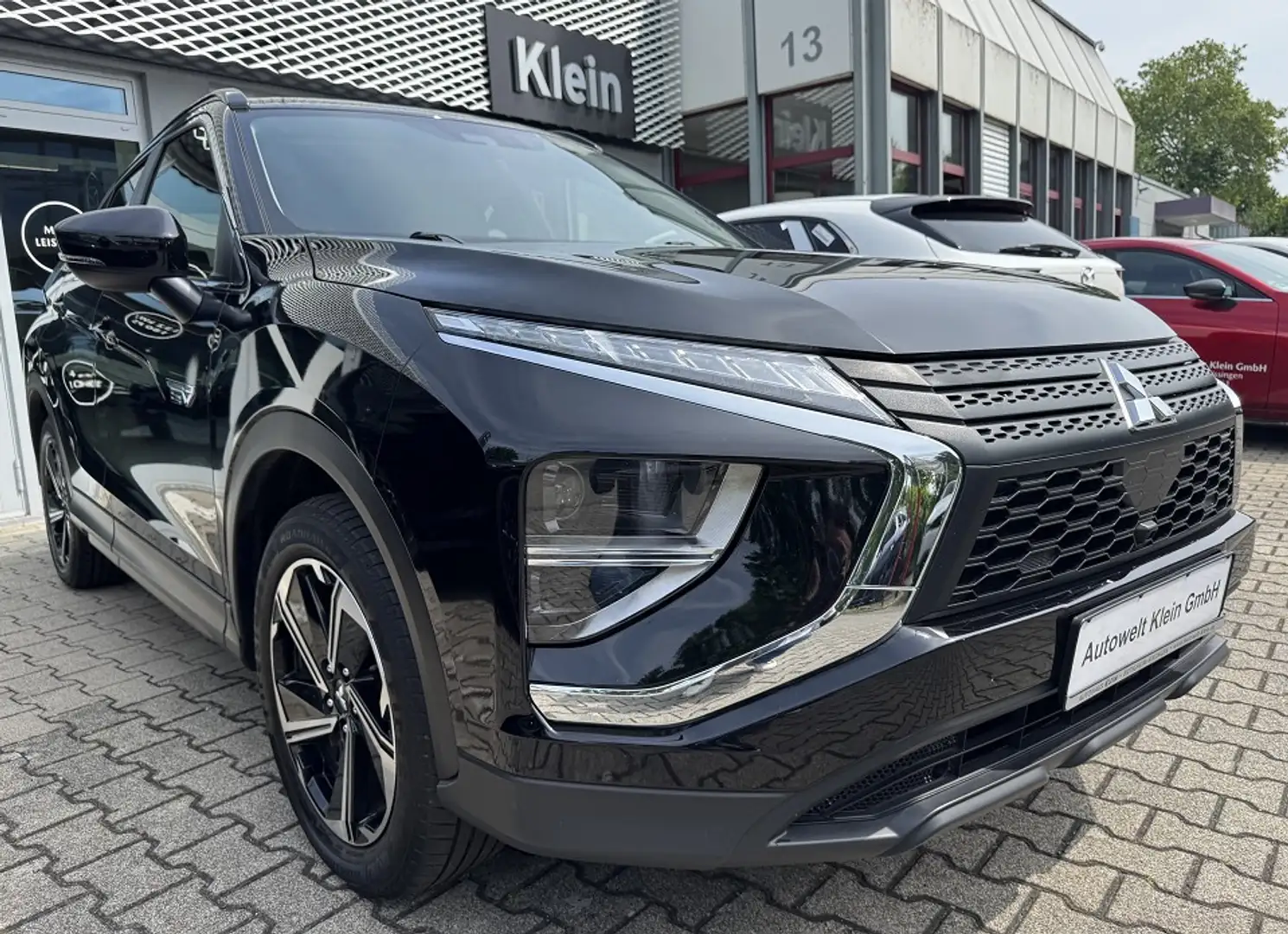 Mitsubishi Eclipse Cross 2.4 MIVEC PHEV 4WD Basis Hybrid Noir - 1