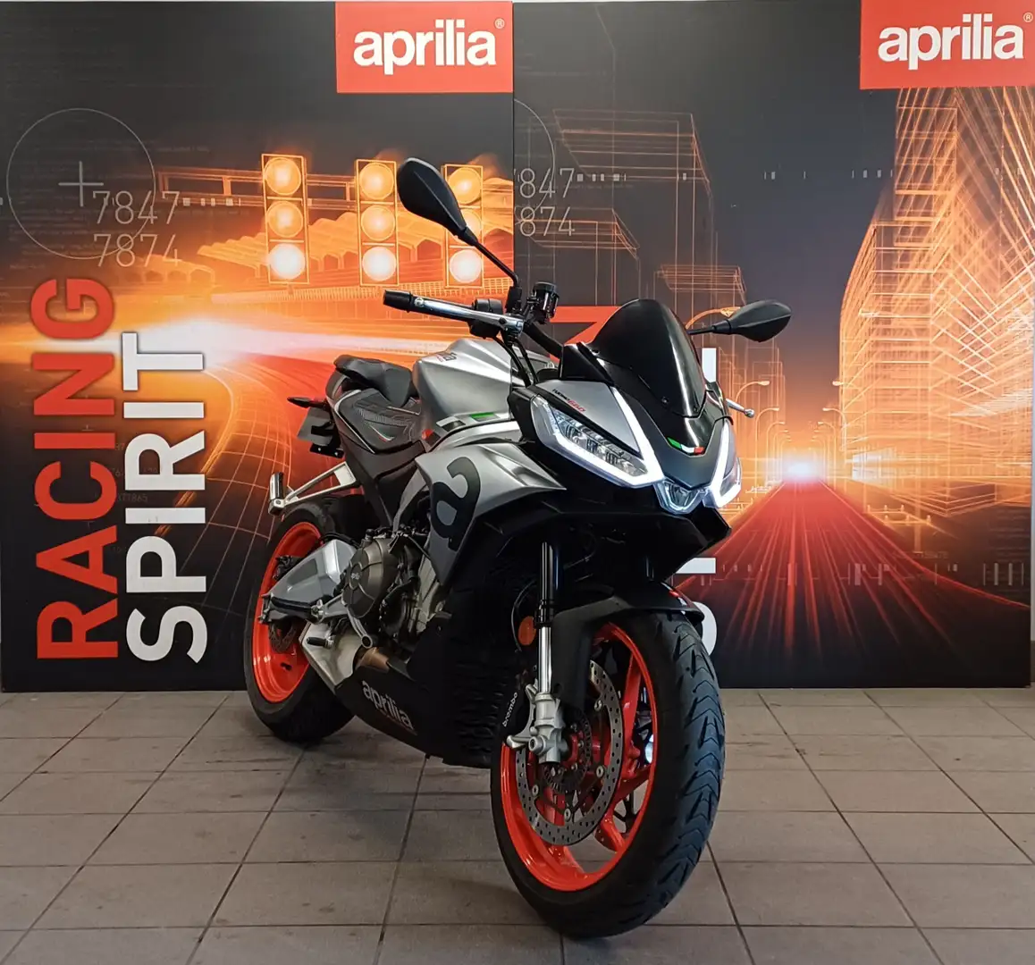 Aprilia Tuono Grijs - 1
