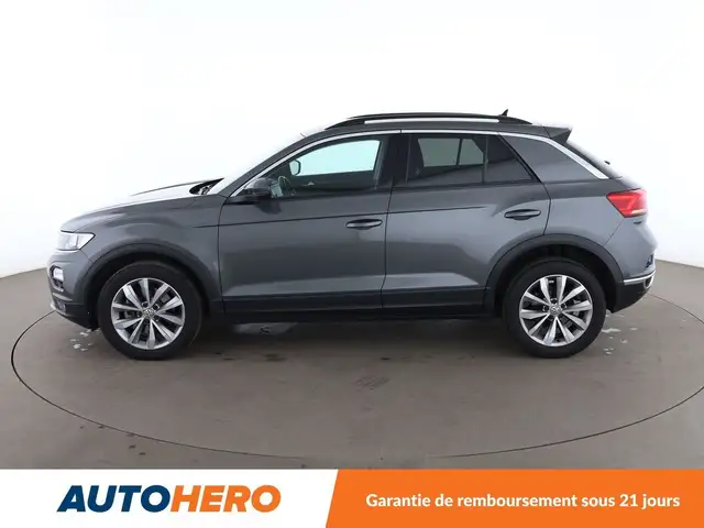 Volkswagen T-Roc view 3