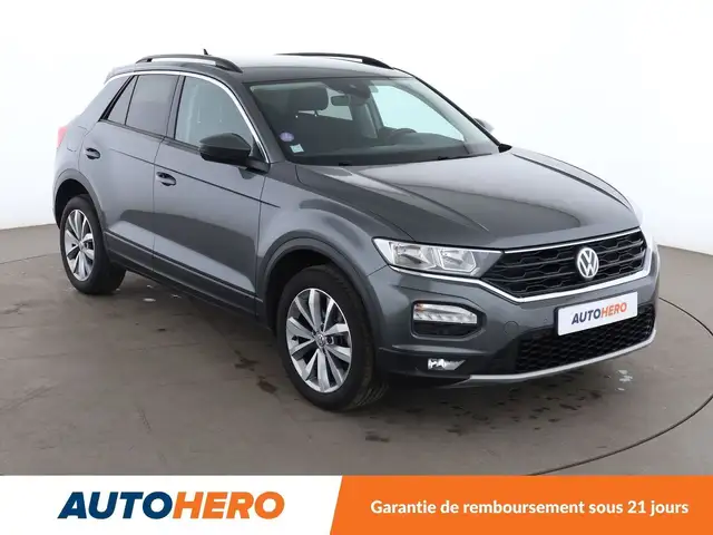 Volkswagen T-Roc view 8