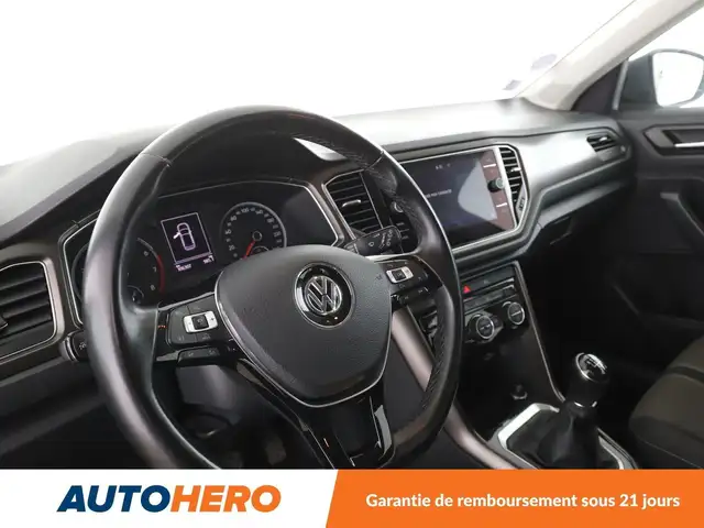 Volkswagen T-Roc view 11