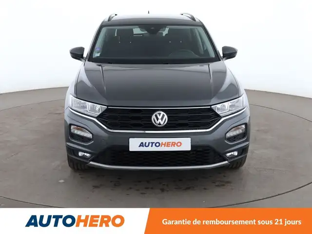 Volkswagen T-Roc view 9