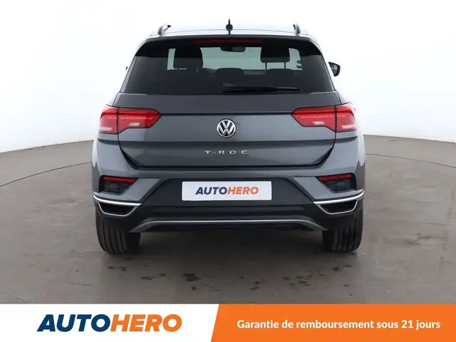 Volkswagen T-Roc view 5