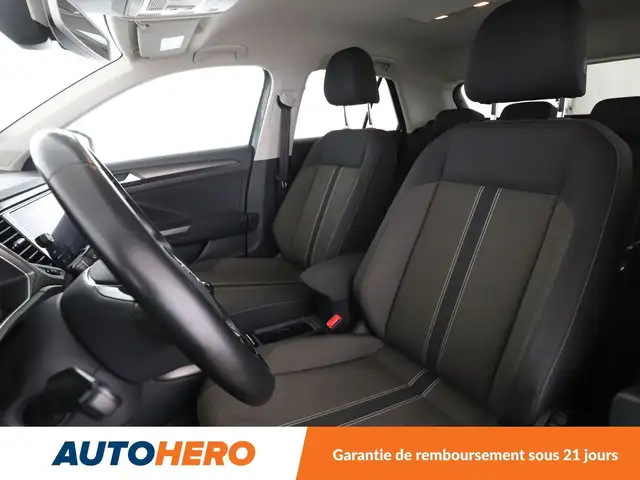 Volkswagen T-Roc view 10