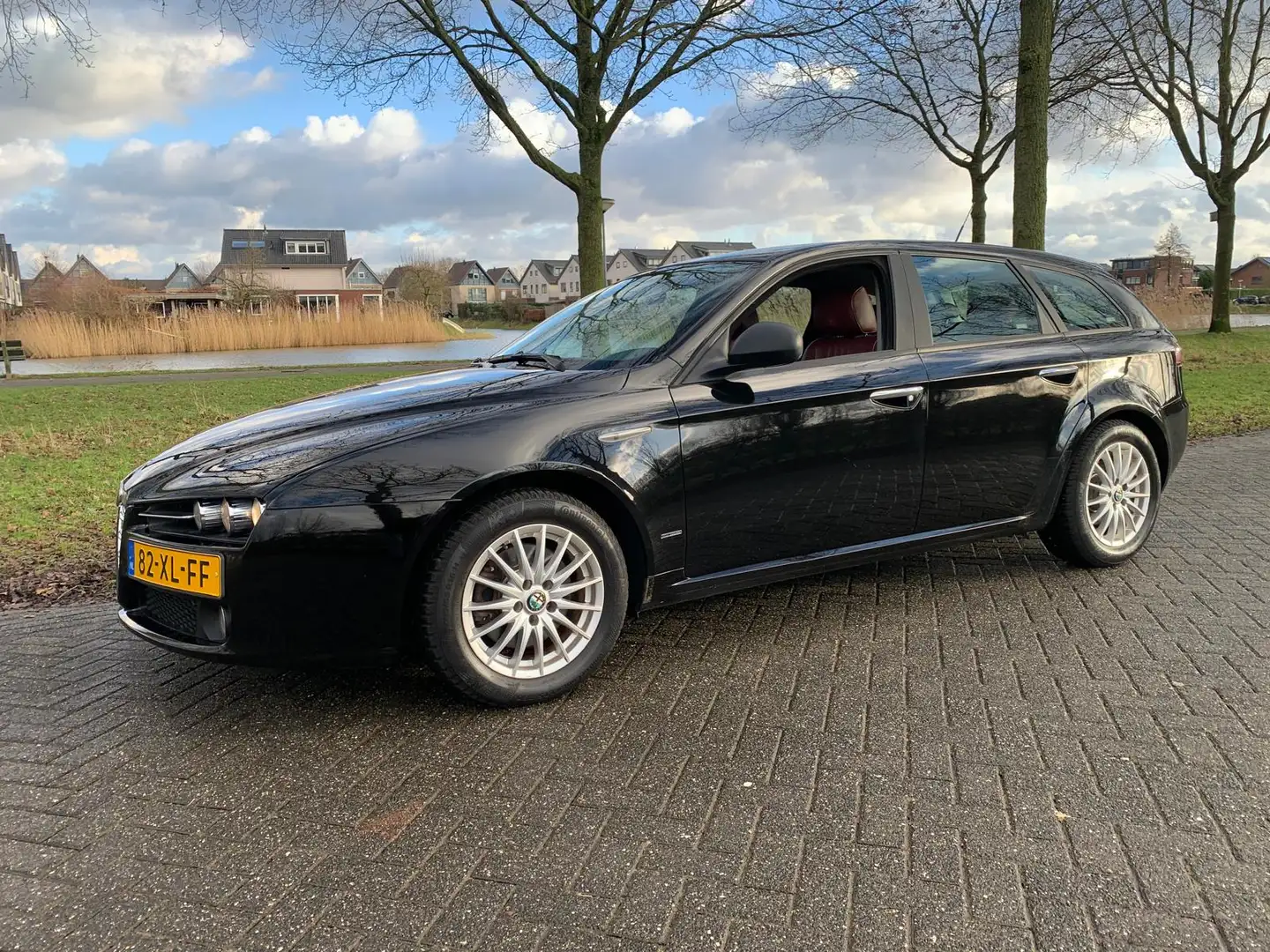 Alfa Romeo 159 Sportwagon 2.2 JTS Business Zwart - 1