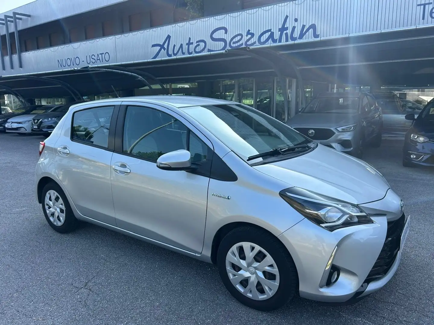 Toyota Yaris Yaris 5p 1.5h Business HYBRIDA !!!! Argento - 1
