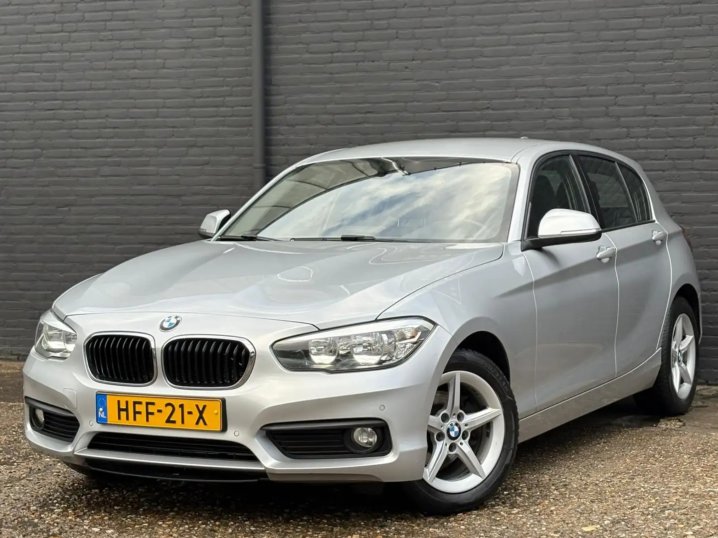 BMW 116 1-serie 116d Sport Line Edition | NAVI | CRUISE | Grijs - 1