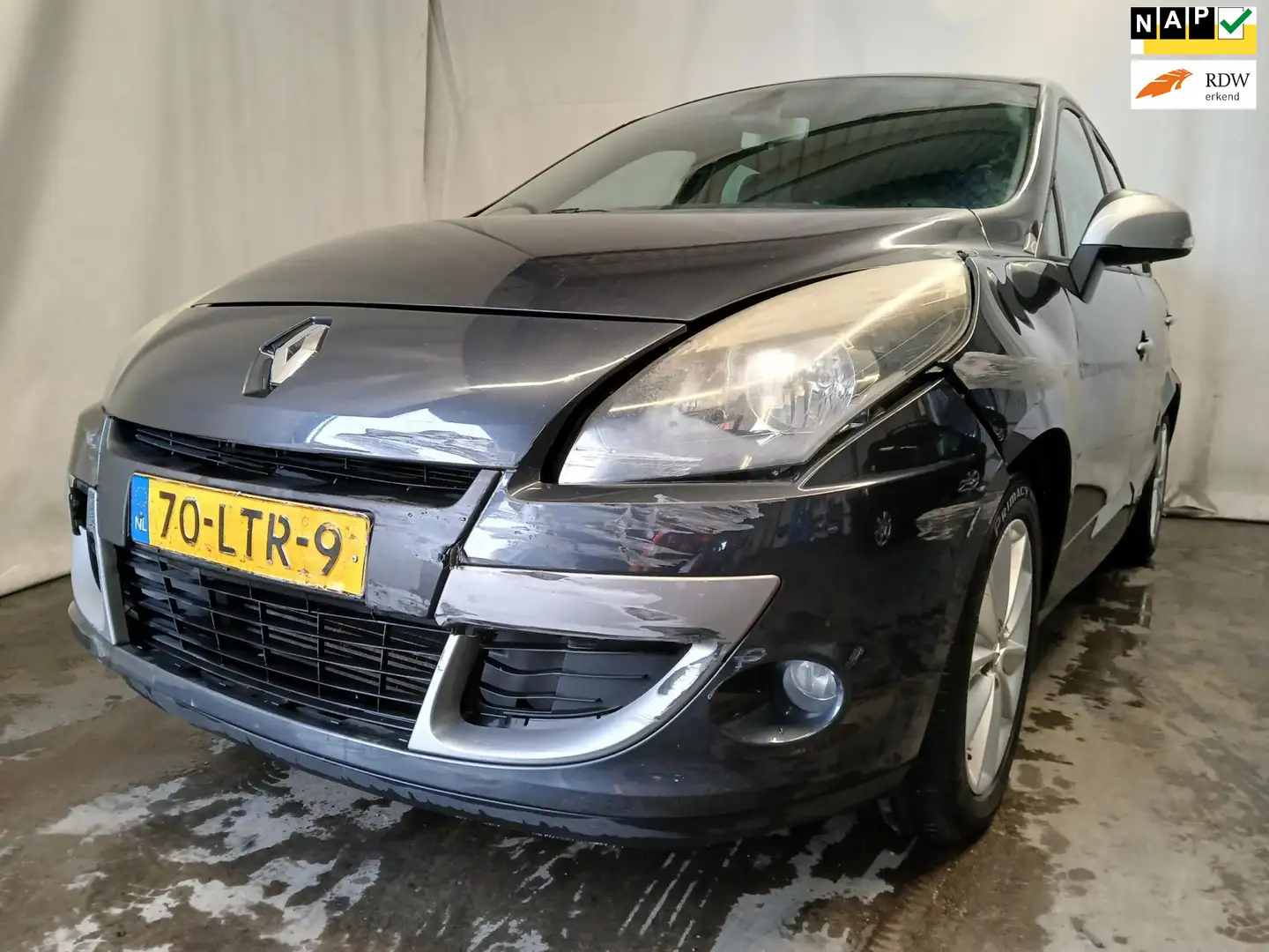 Renault Scenic 1.4 TCE Celsium - Airco - Navi - Trekhaak - Export Grijs - 1